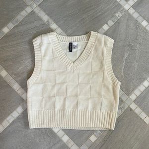 H&M womens sweater vest, size small, cream colored